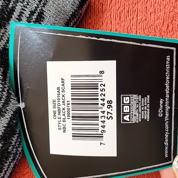 DISNEY Tim Burton'sTHE NIGHTMARE BEFORE CHRISTMAS Jack Skellington scarf - Picture 6 of 10